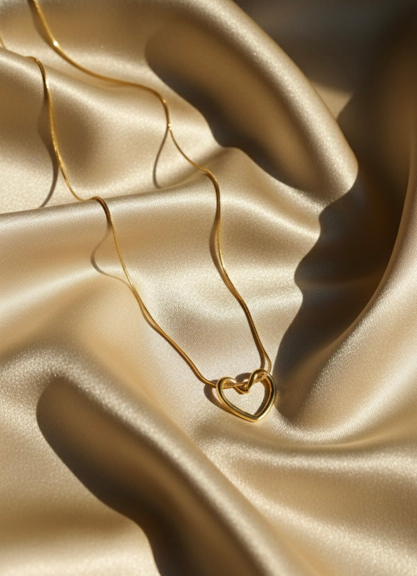 Ailaura double loop Heartline Chain