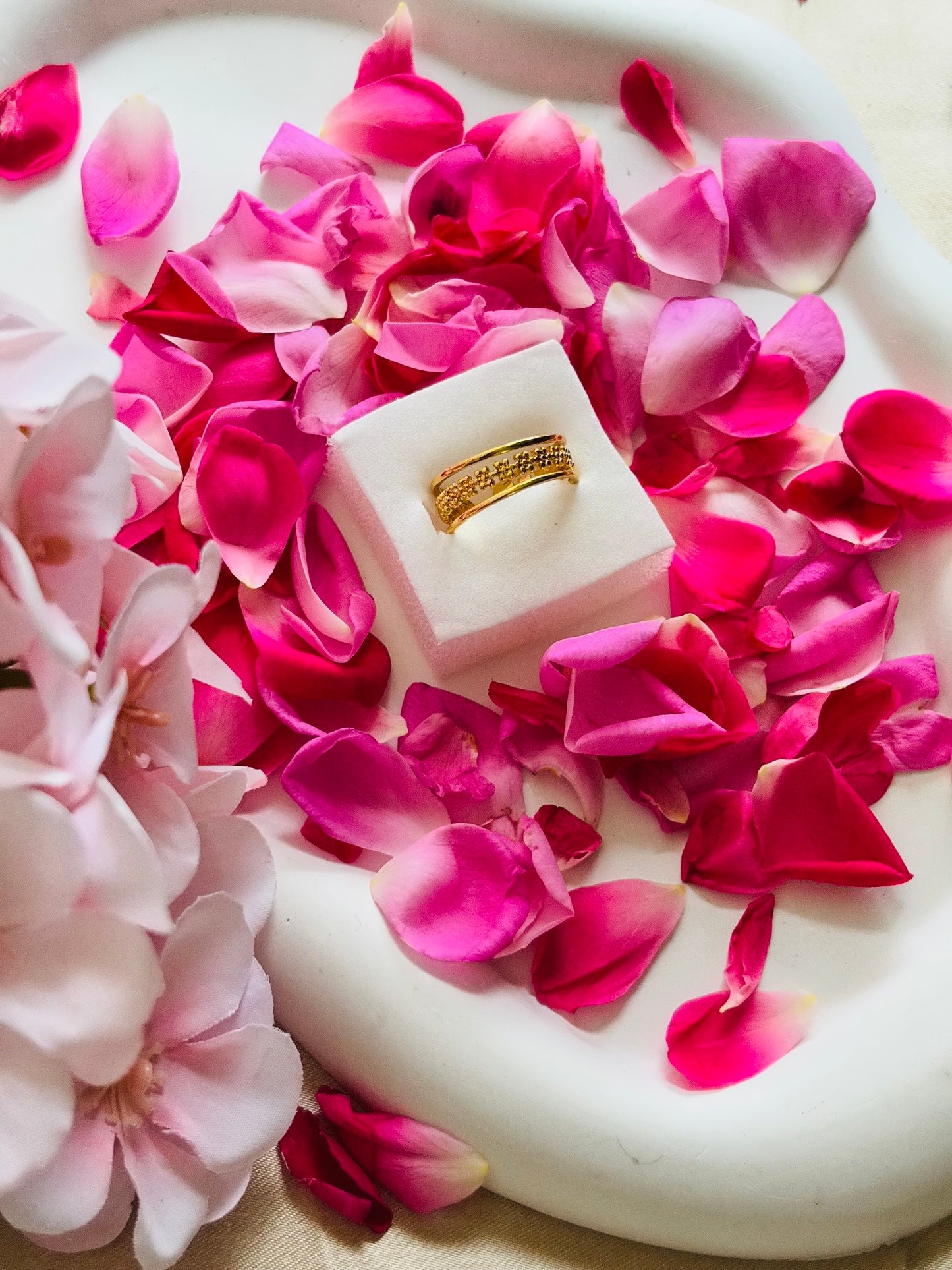 AIlaura Gold Line Adjustable Ring