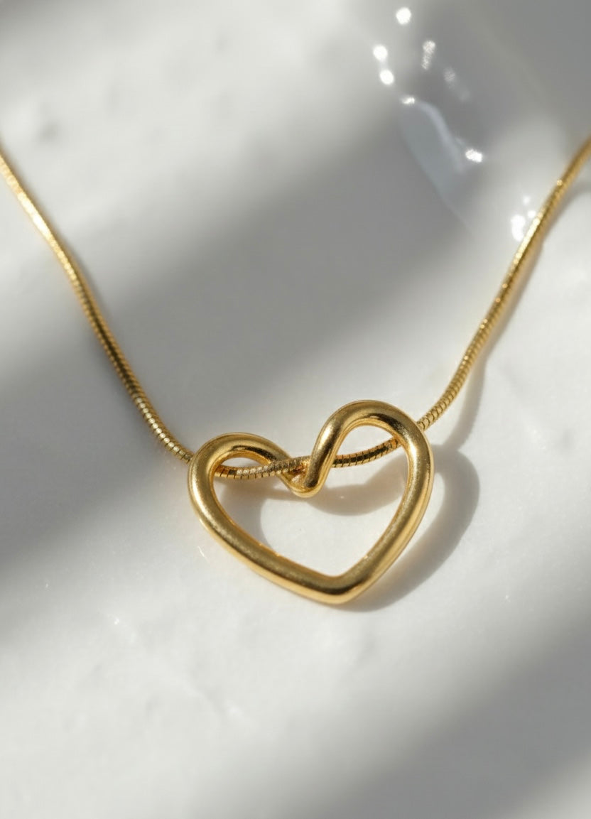 Ailaura double loop Heartline Chain