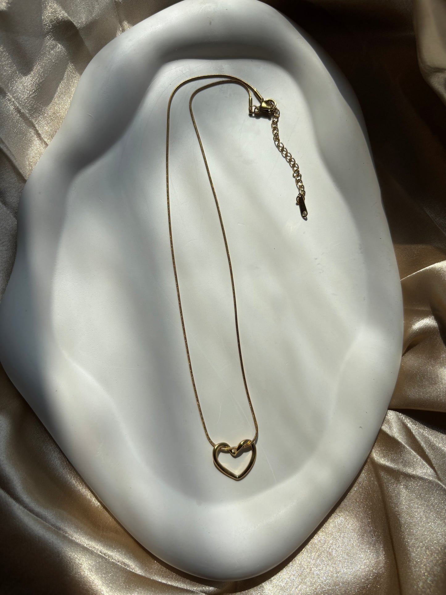 Ailaura double loop Heartline Chain