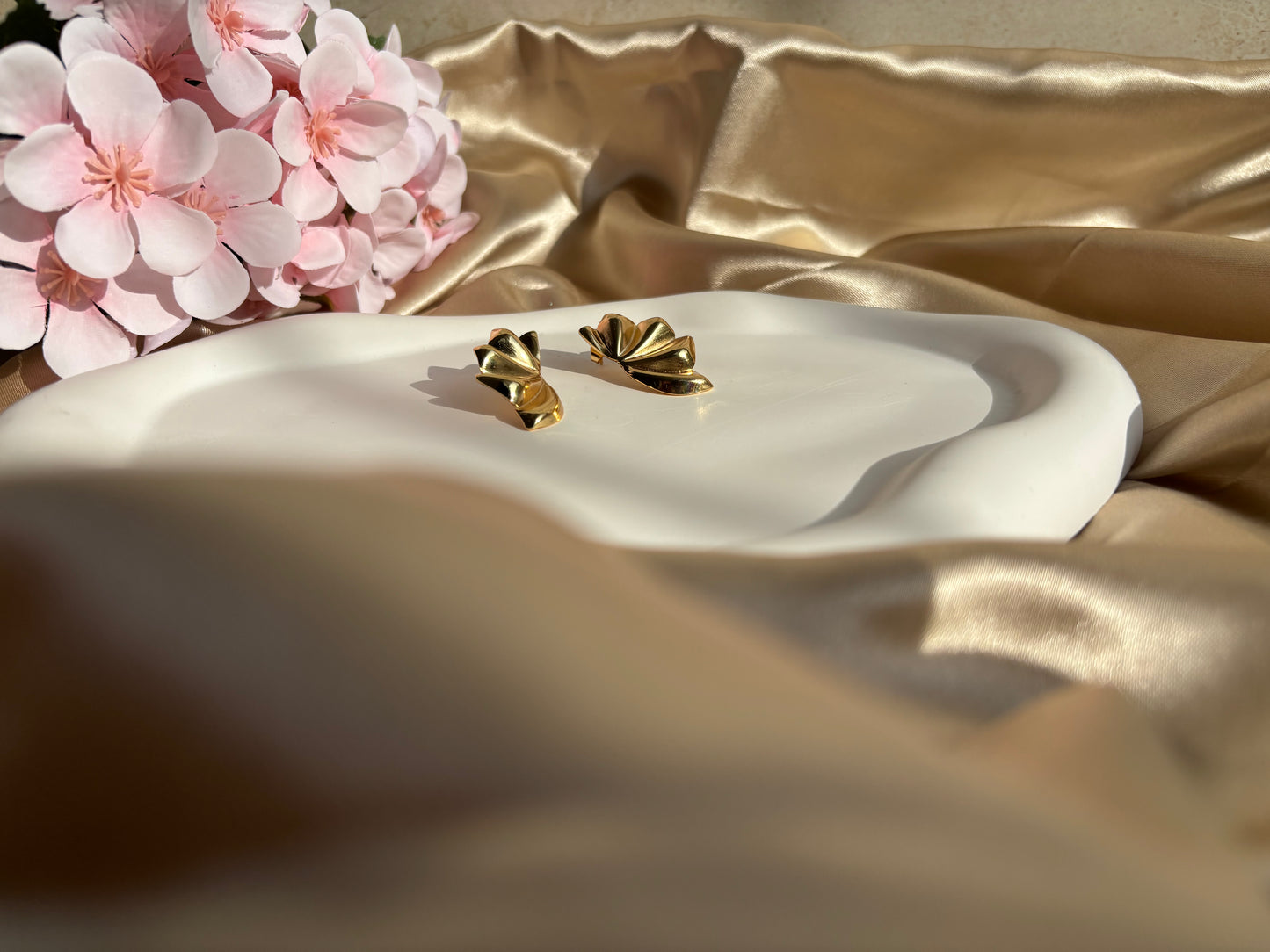 Ailaura Sculpted Bloom Earrings