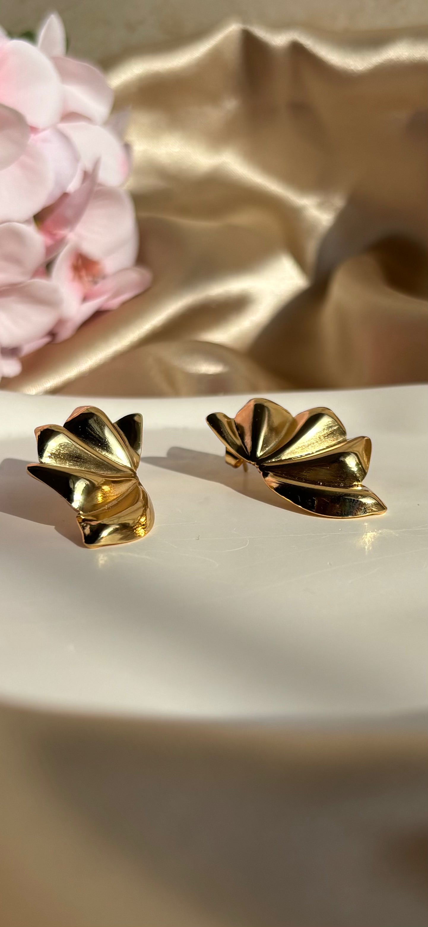 Ailaura Sculpted Bloom Earrings