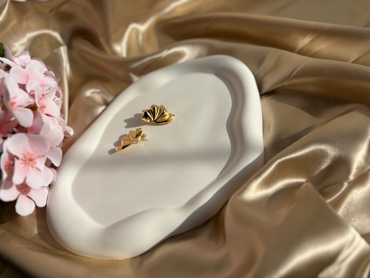 Ailaura Sculpted Bloom Earrings