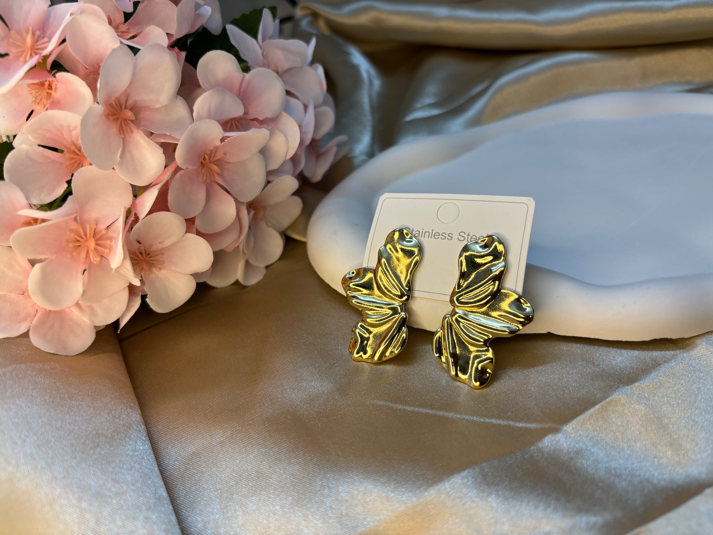 Ailaura Sculpted Aura Earrings