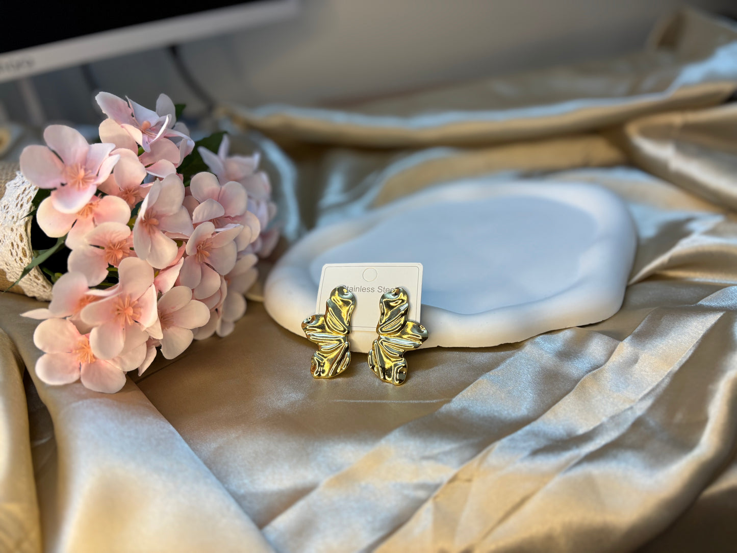 Ailaura Sculpted Aura Earrings