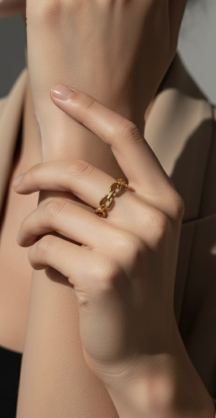 Ailaura Bold Link Ring