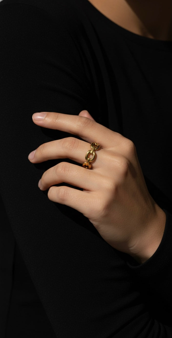 Ailaura Bold Link Ring