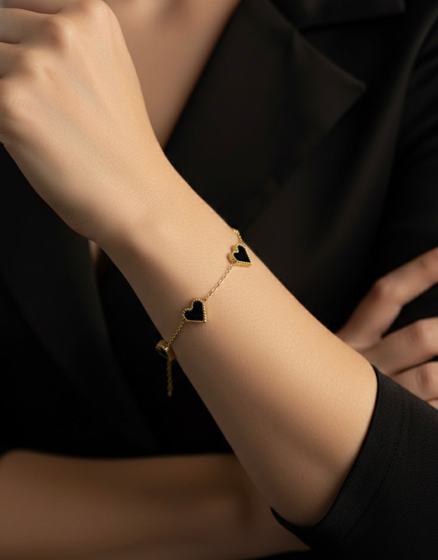 Ailaura sleek Black Heart Charm Bracelet