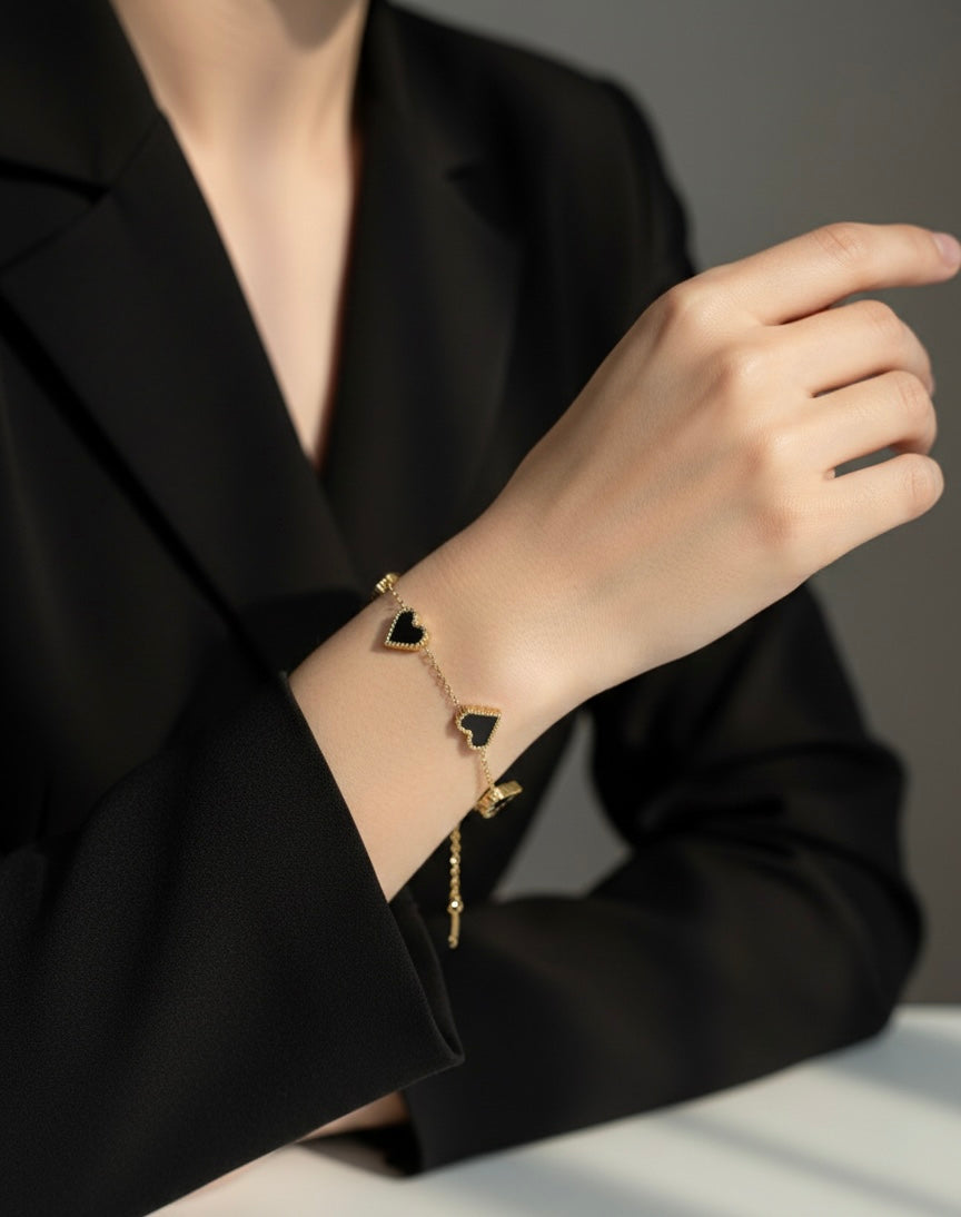 Ailaura sleek Black Heart Charm Bracelet