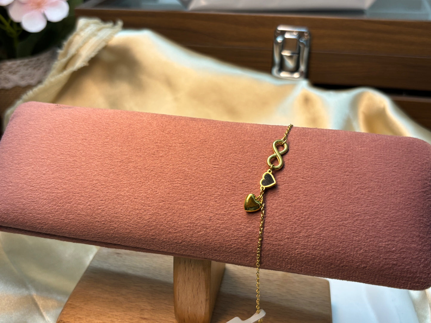 Ailaura Infinity Heart Bracelet