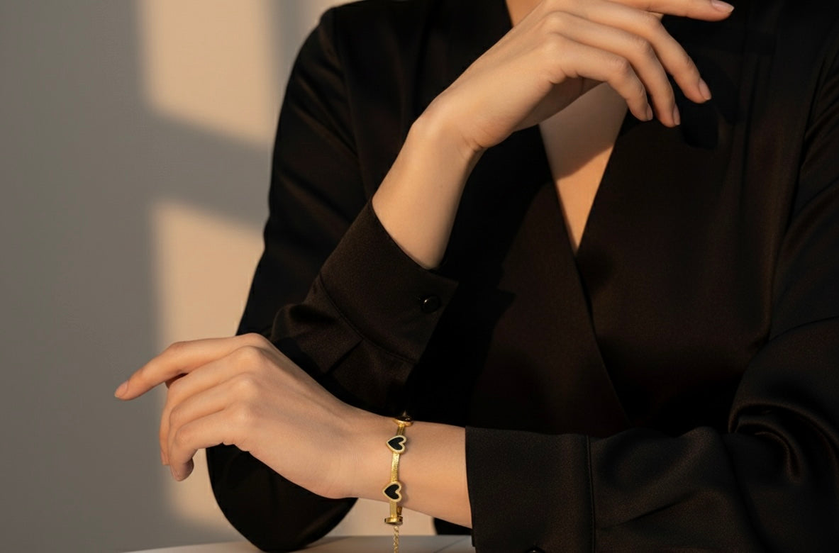 Ailaura Black Heart snake Chain Bracelet