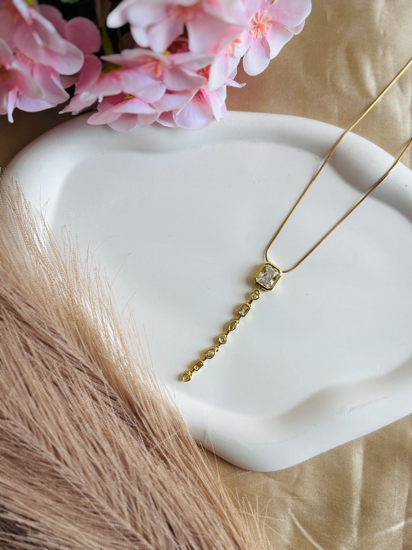 AIlaura Drop Glow Necklace