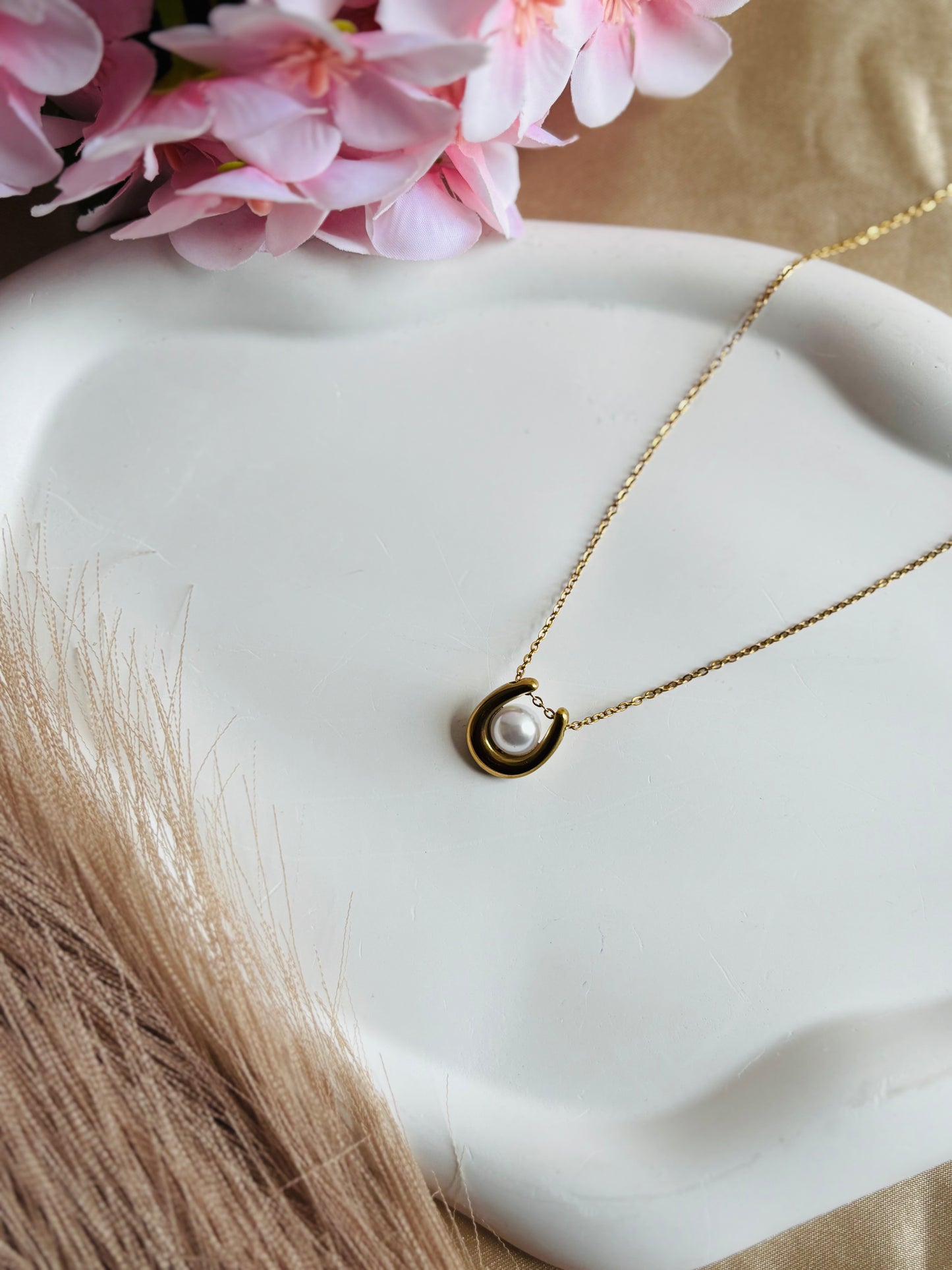 AIlaura Pearl Curve Necklace