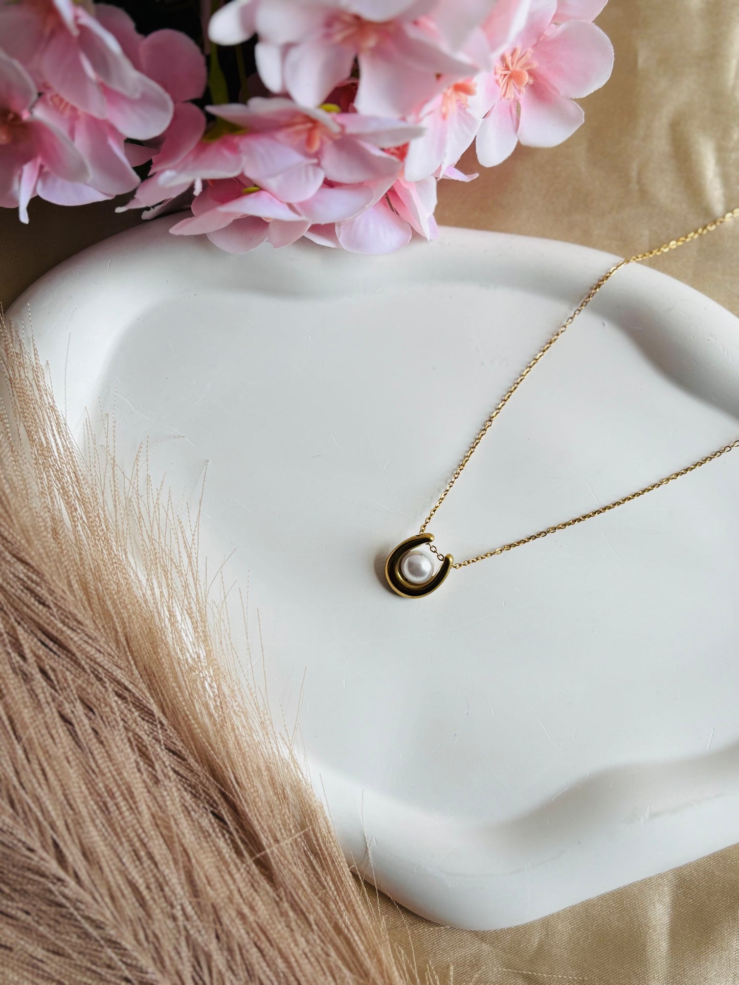 AIlaura Pearl Curve Necklace