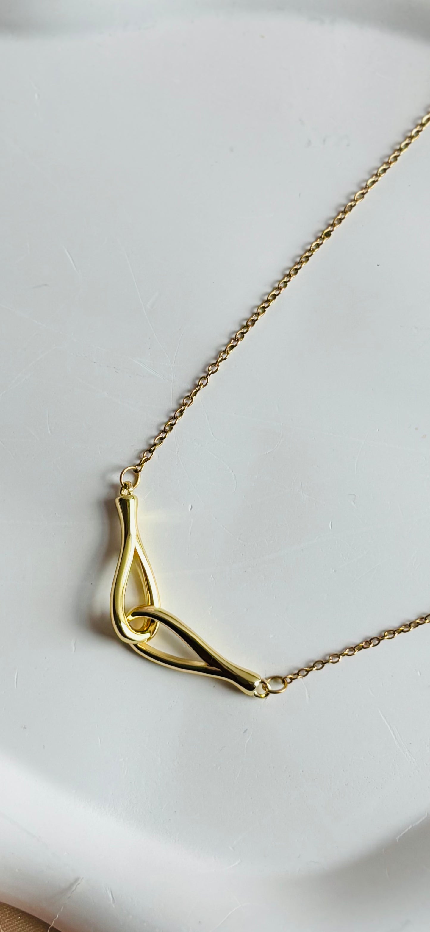 AIlaura Twist Glow Necklace