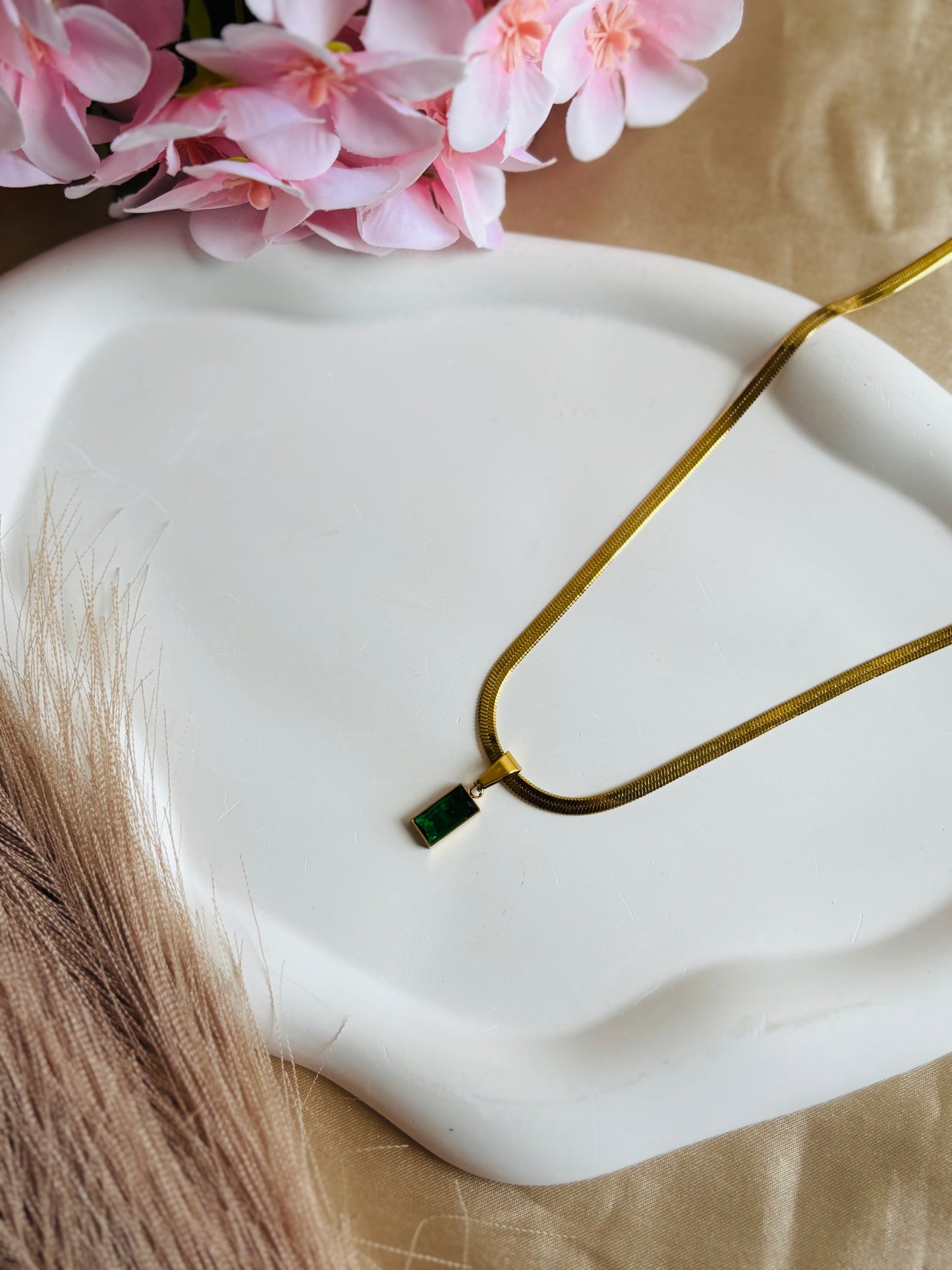 AIlaura Emerald Glow Necklace