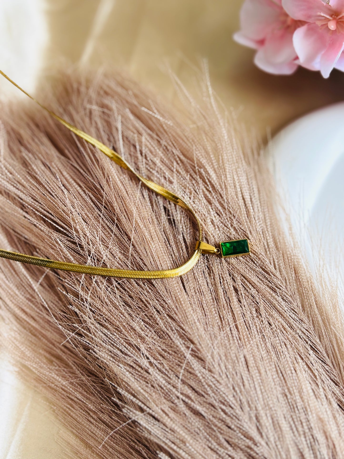 AIlaura Emerald Glow Necklace