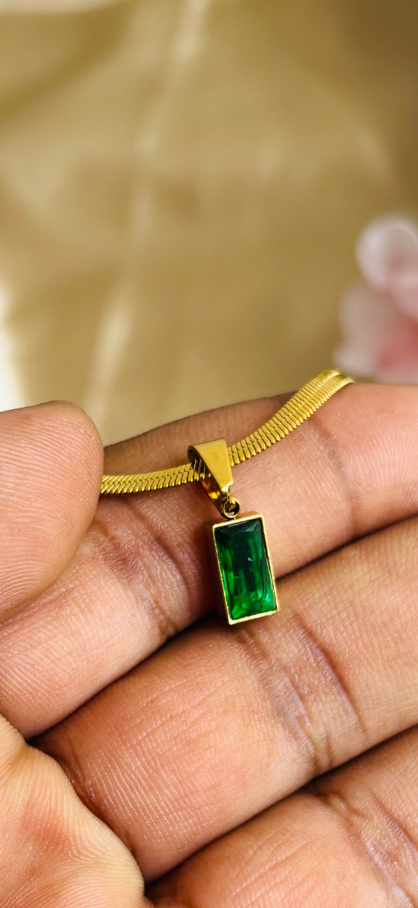 AIlaura Emerald Glow Necklace