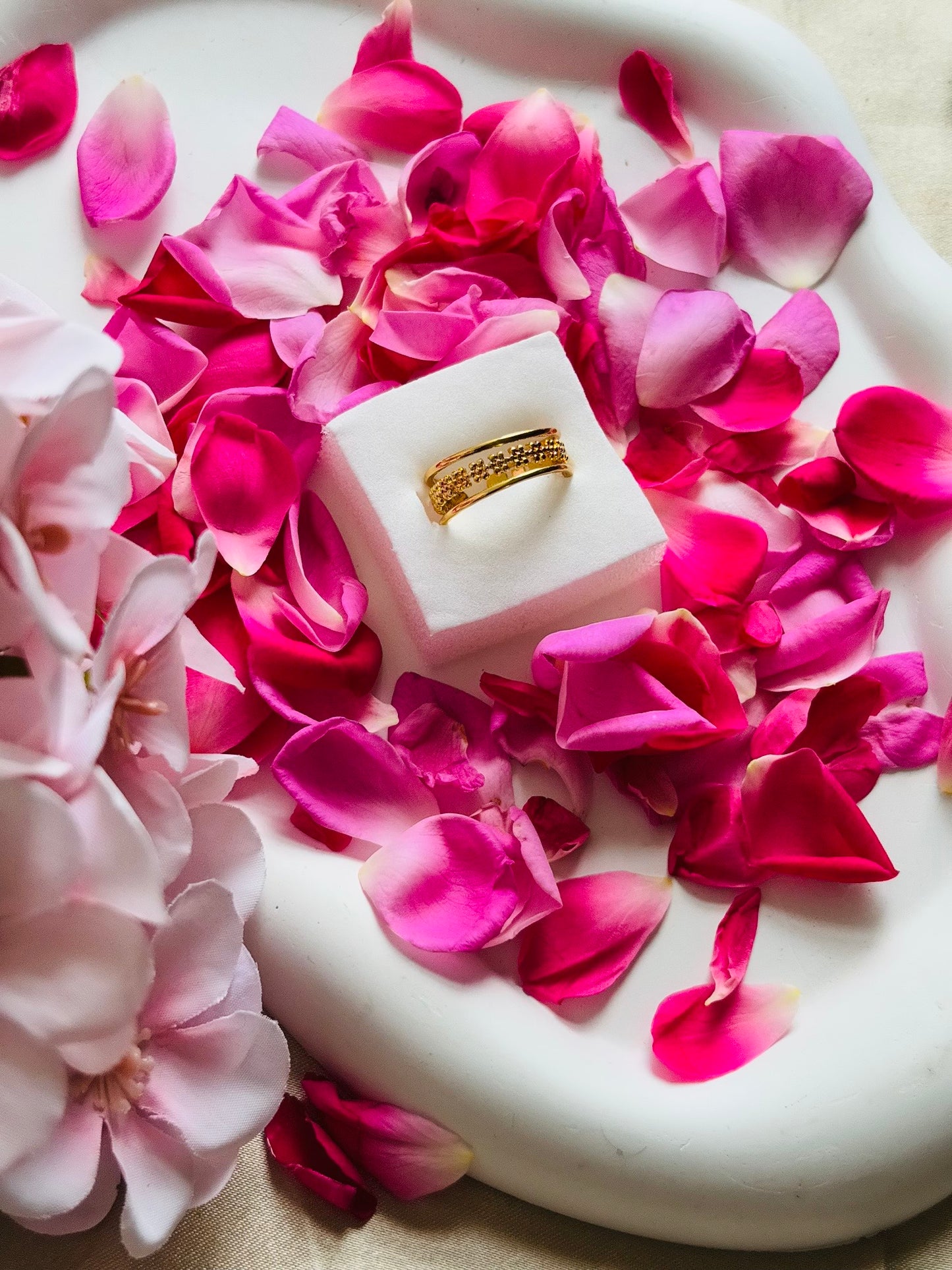 AIlaura Gold Line Adjustable Ring