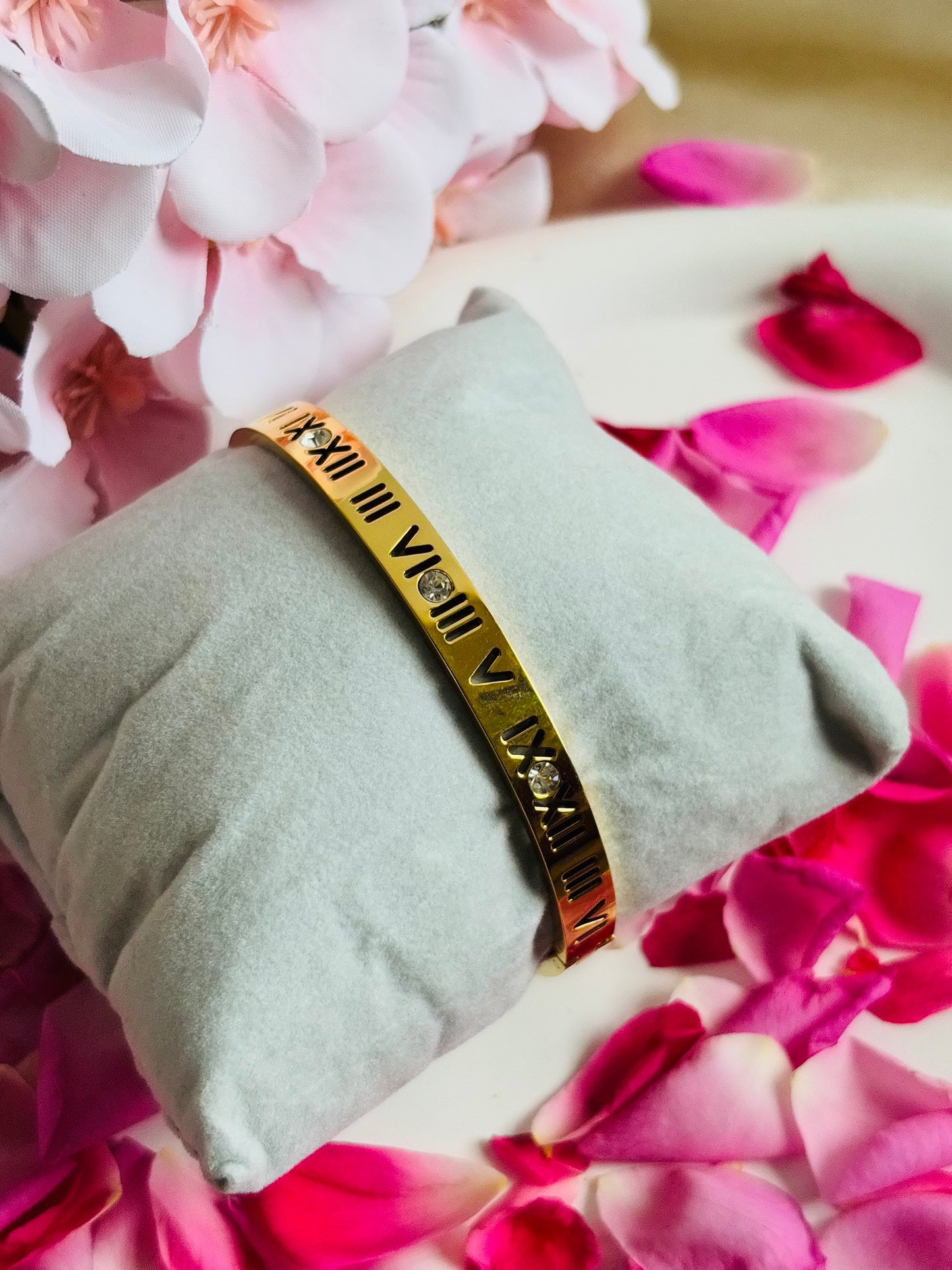 AIlaura Roman Charm Open Kada