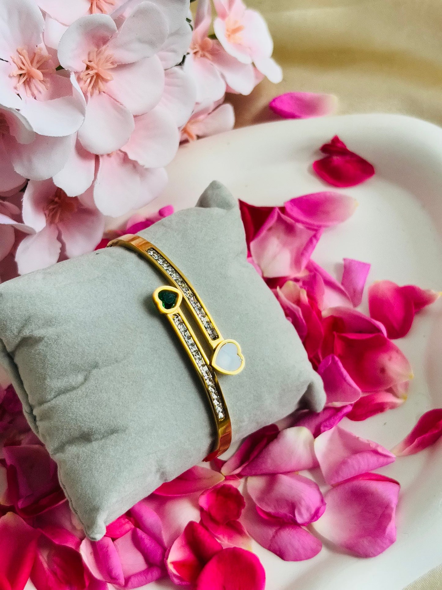 AIlaura Dual Heart Stone Open Kada