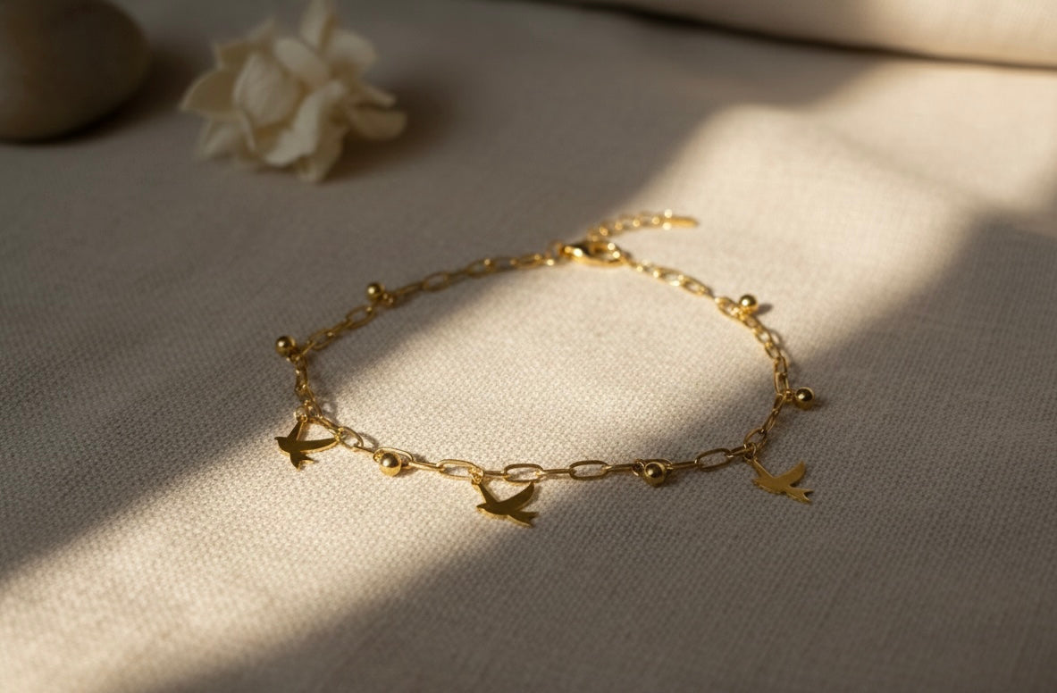 Ailaura Free flight Gold Bracelet