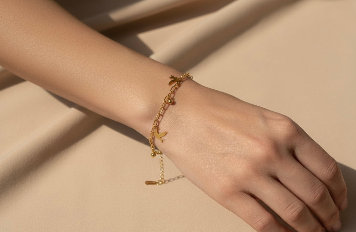 Ailaura Free flight Gold Bracelet