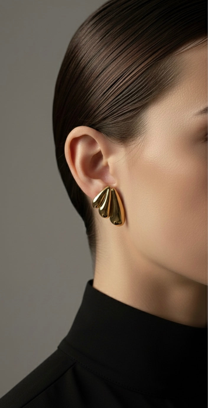 Ailaura Petal Curve Earrings