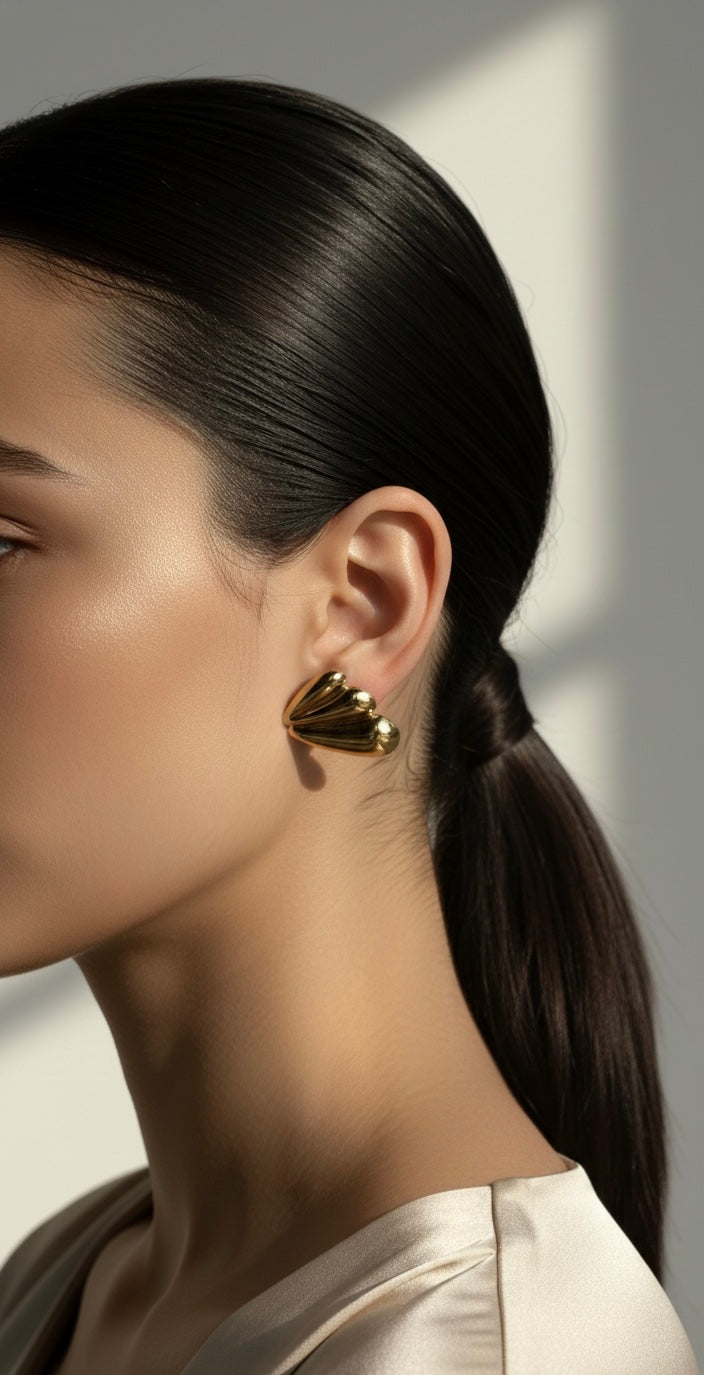 Ailaura Petal Curve Earrings